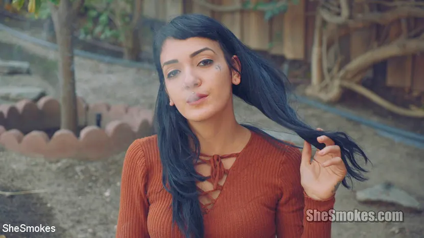 Kink Partners '彼女は10を吸う' 主演 Miche (写真 1)