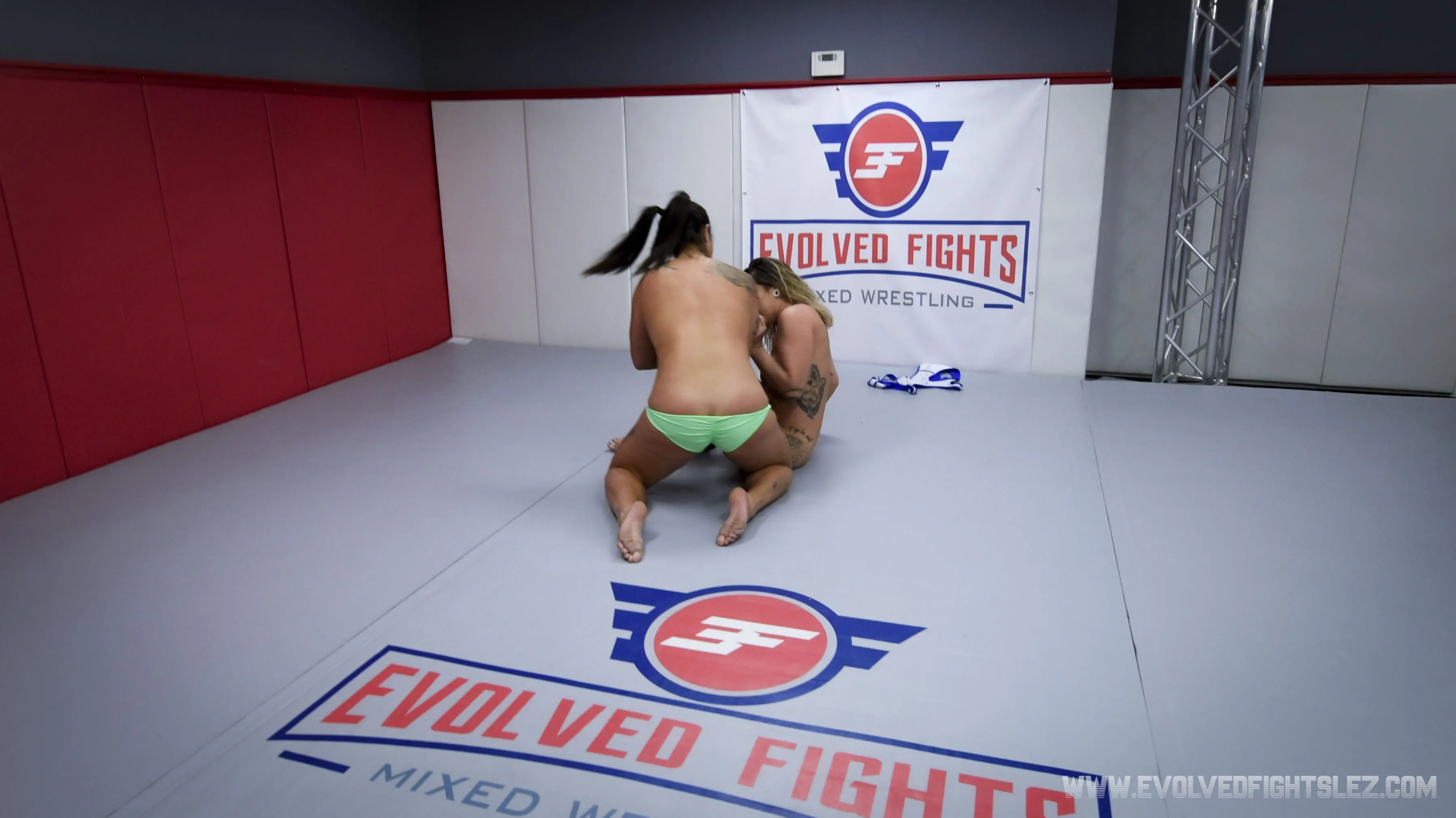 Kink Partners 'vs Red August' 主演 Miss Demeanor (写真 6)