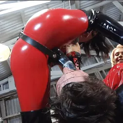 Mistress Bella Bathory に 'Kink Partners' ふしだらな女にラテックストラップ (サムネイル 7)