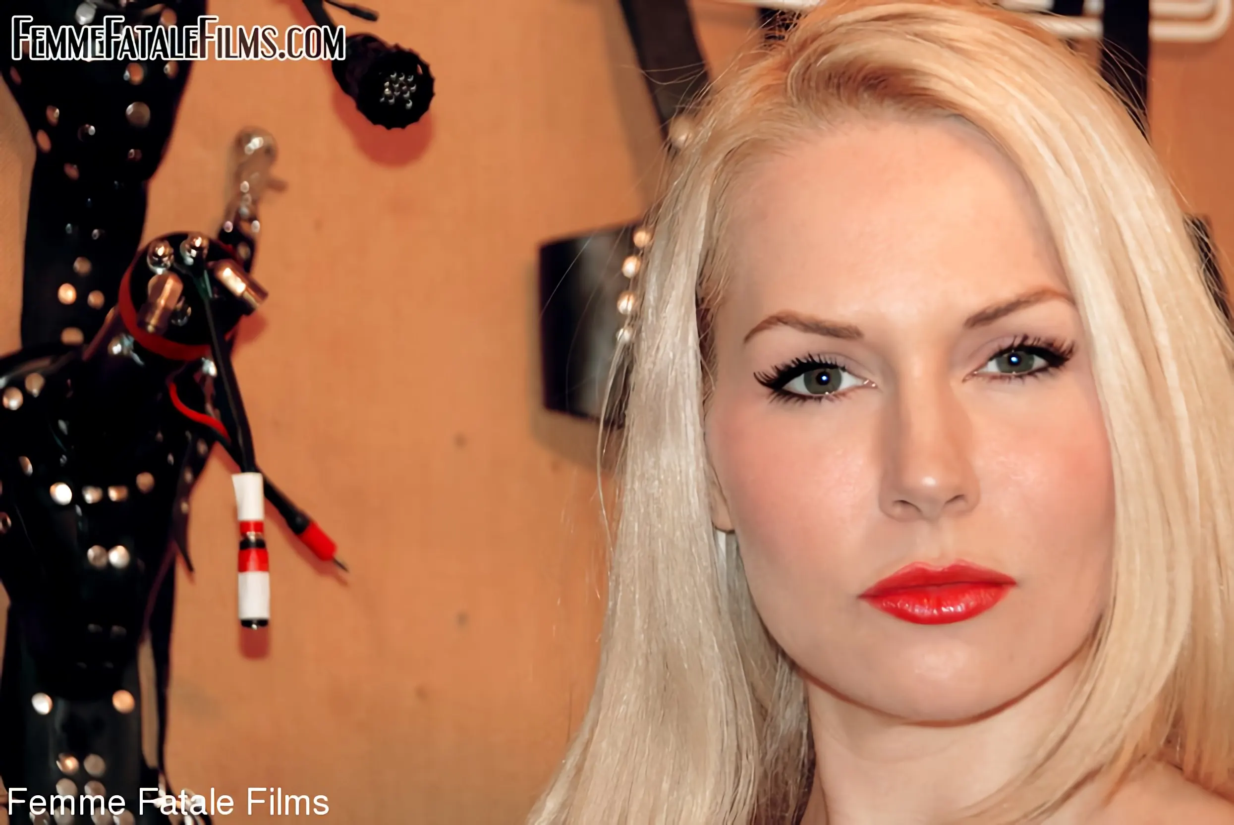 Kink Partners 'Drenado por la máquina de ordeño' protagonizando Mistress Eleise de Lacy (foto 3)