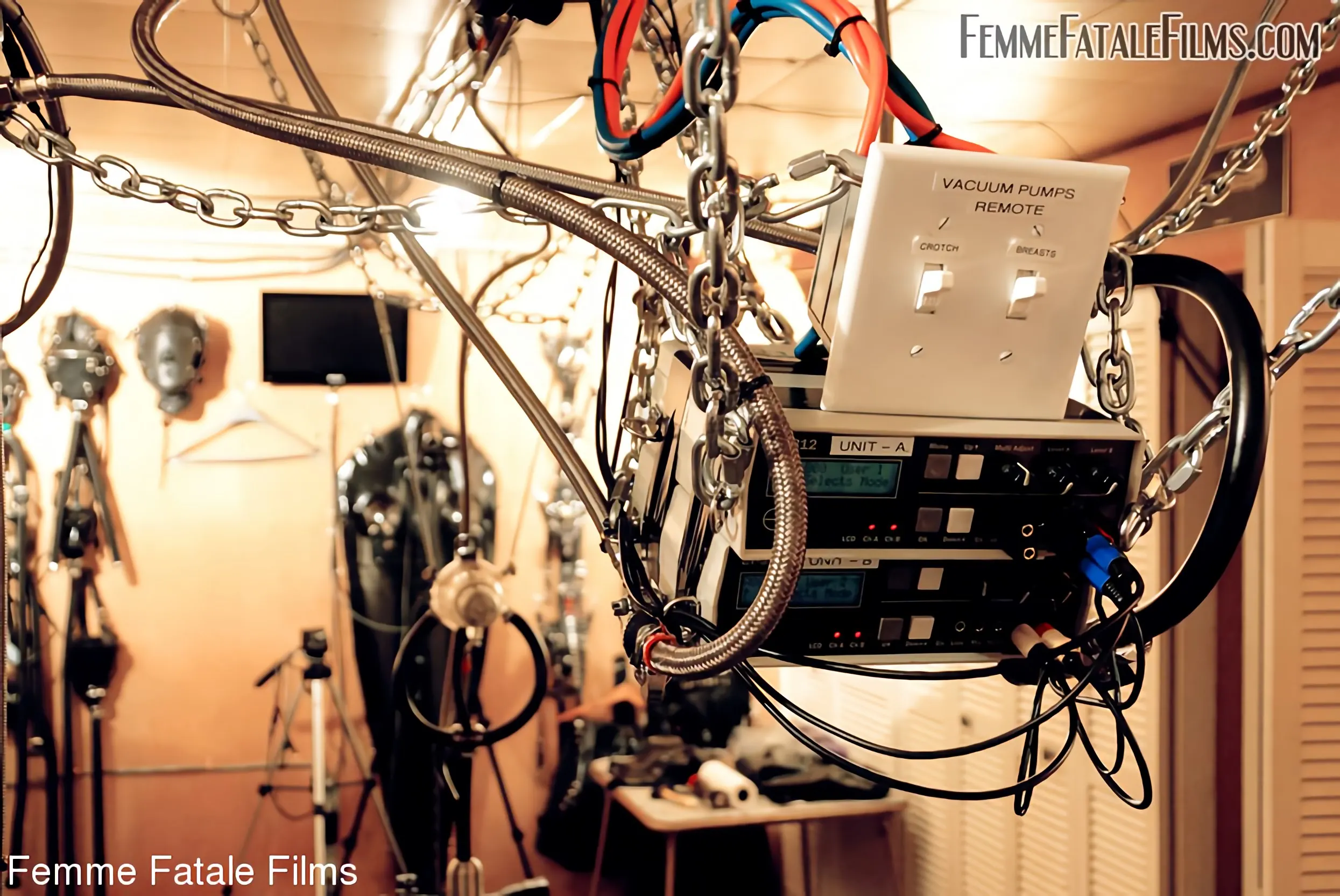 Mistress Eleise de Lacy に '極端な束縛' from 'Kink Partners' (写真 6) Kink Partners '極端な束縛' 主演 Mistress Eleise de Lacy (写真 6)