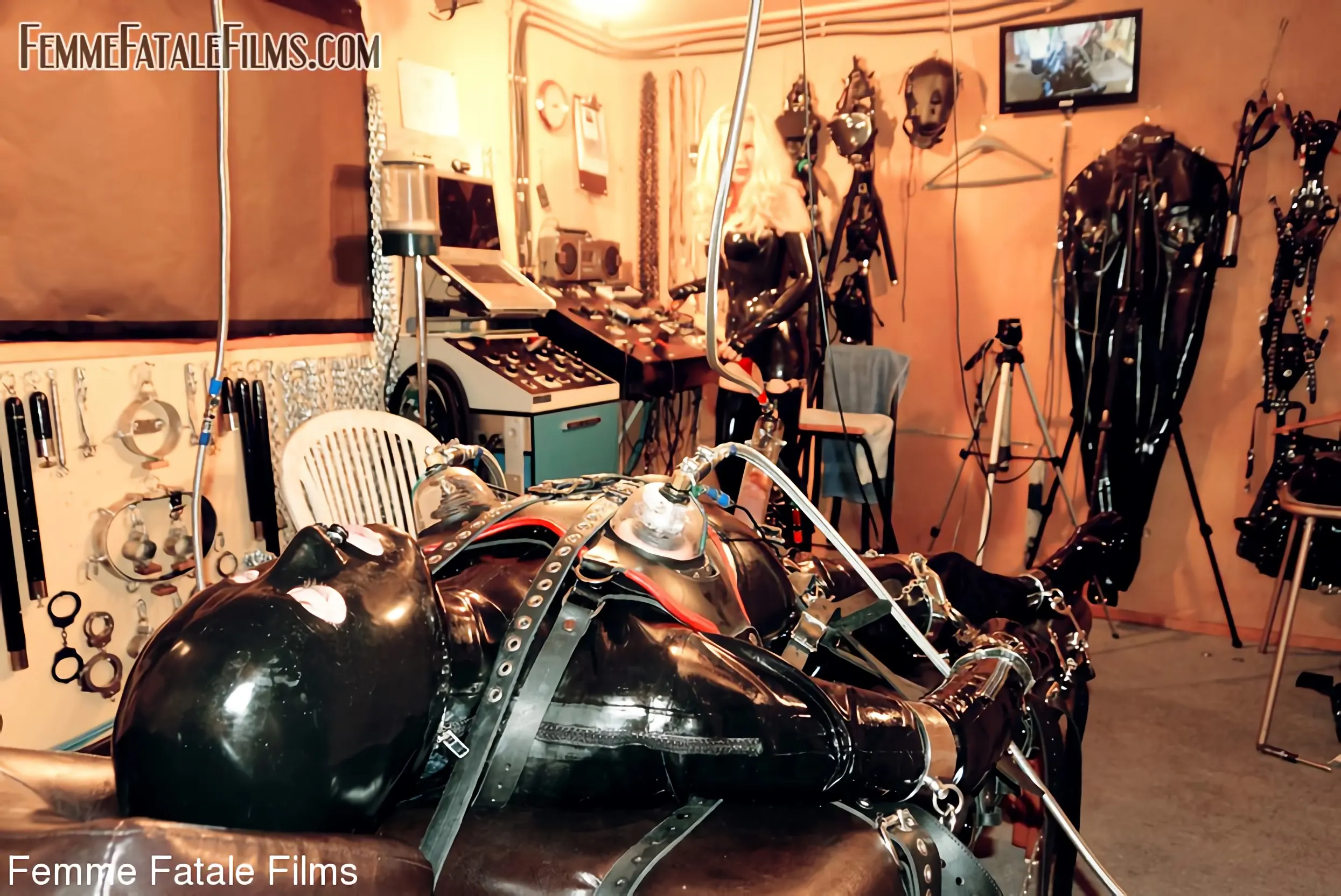 Mistress Eleise de Lacy に '極端な束縛' from 'Kink Partners' (写真 12) Kink Partners '極端な束縛' 主演 Mistress Eleise de Lacy (写真 12)