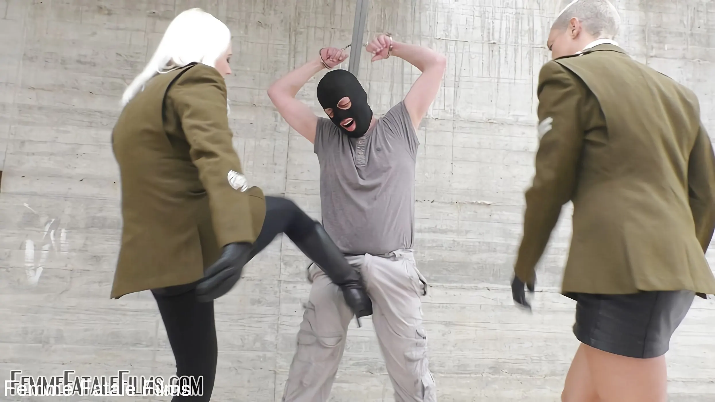 Mistress Heather に 'スカムバッグの叩き' from 'Kink Partners' (写真 5) Kink Partners 'スカムバッグの叩き' 主演 Mistress Heather (写真 5)