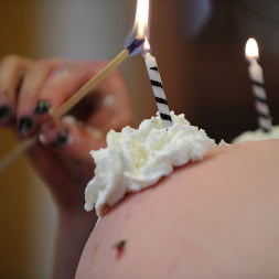 Mistress Irony に 'Kink Partners' Bdsm誕生日プレゼント (サムネイル 8)