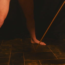 Mistress Porcelain Victoria に 'Kink Partners' 磁器ビクトリアのレズビアン緊縛80年代ポルノパート1:奴隷ミラのオーディションと検査 (サムネイル 11)