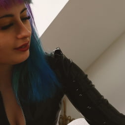 Mistress Porcelain Victoria に 'Kink Partners' ヴィクトリア夫人の下での奴隷ミラの裁判パート2:鞭打ち、締め付け、イチジク (サムネイル 15)
