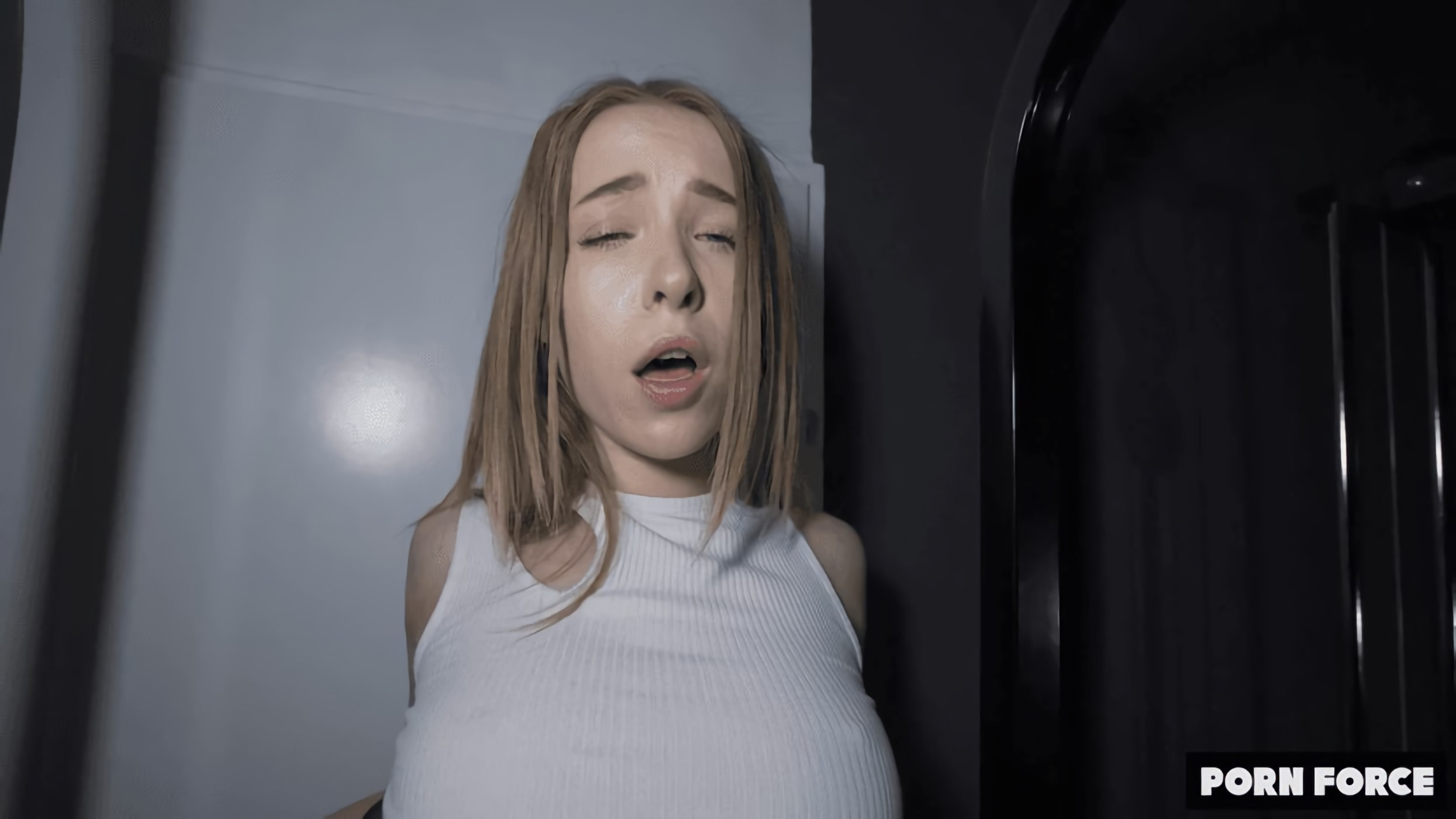 Kink Partners '小柄な女ナタ海は汚い小さなファックおもちゃのように使われるのが大好きです' 主演 Nata Ocean (写真 9)