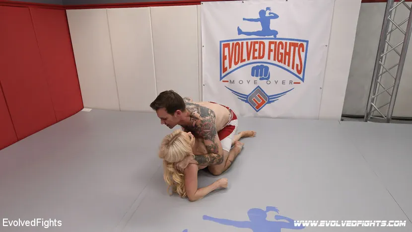 Nikki Delano に '男性レスラーは小さな女性を破壊し、その後で彼女をファック' from 'Kink Partners' (写真 15) Kink Partners '男性レスラーは小さな女性を破壊し、その後で彼女をファック' 主演 Nikki Delano (写真 15)