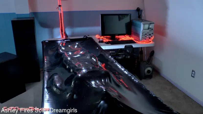 Nikki Lee に 'アシュリーはSFiドリームガールズエピソードを発射:プロジェクトタイタン、始まり' from 'Kink Partners' (写真 1) Kink Partners 'アシュリーはSFiドリームガールズエピソードを発射:プロジェクトタイタン、始まり' 主演 Nikki Lee (写真 1)