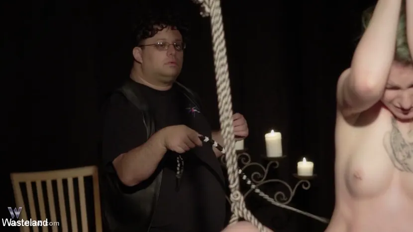 Paige Pierce に 'ペイジを回す:チャプター2' from 'Kink Partners' (写真 9) Kink Partners 'ペイジを回す:チャプター2' 主演 Paige Pierce (写真 9)