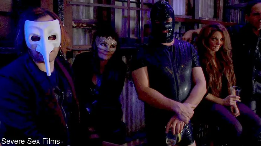 Kink Partners 'Orgía traidora (parte 2 de 4)' protagonizando ProVillain (foto 15)