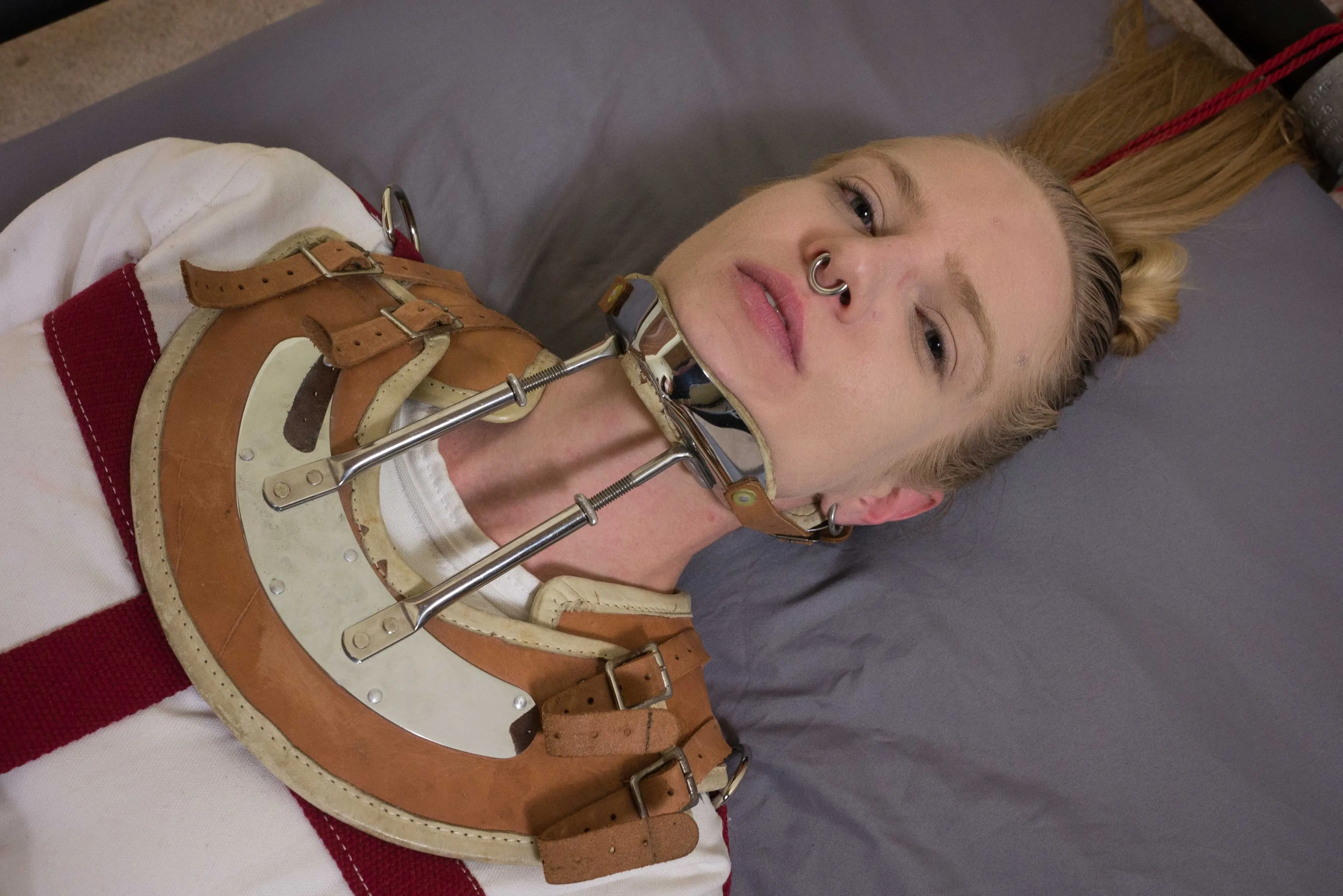 Kink Partners 'Exposición a la camisa de fuerza eléctrica, primera parte' protagonizando Rachel Greyhound (foto 18)