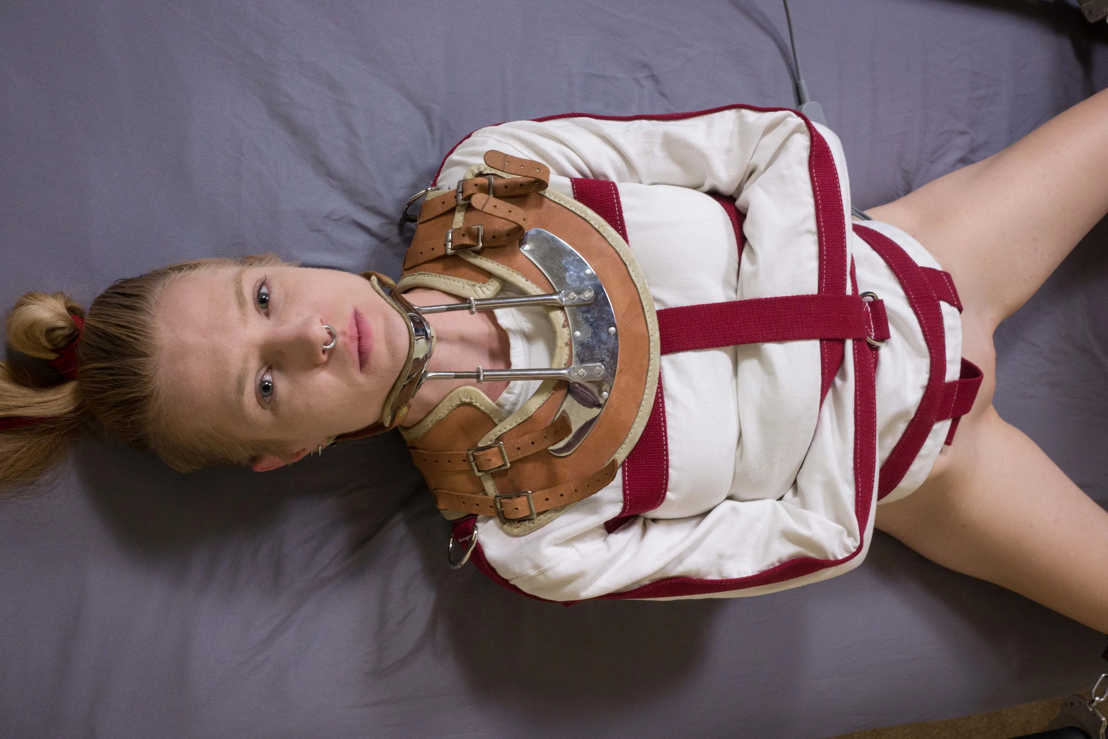 Kink Partners 'Exposición a la camisa de fuerza eléctrica, primera parte' protagonizando Rachel Greyhound (foto 20)