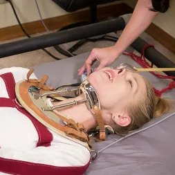 Rachel Greyhound en 'Kink Partners' Exposición a la camisa de fuerza eléctrica, segunda parte (Miniatura 15)