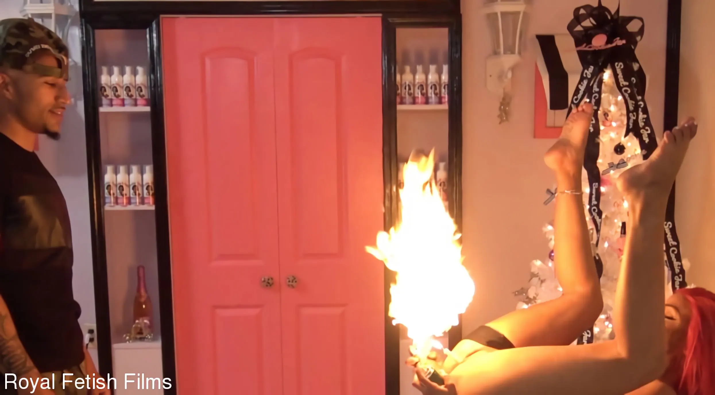 Kink Partners 'Kinky XXXmas en The Sweet Cookie Shop' protagonizando Redhead Barbie (foto 1)