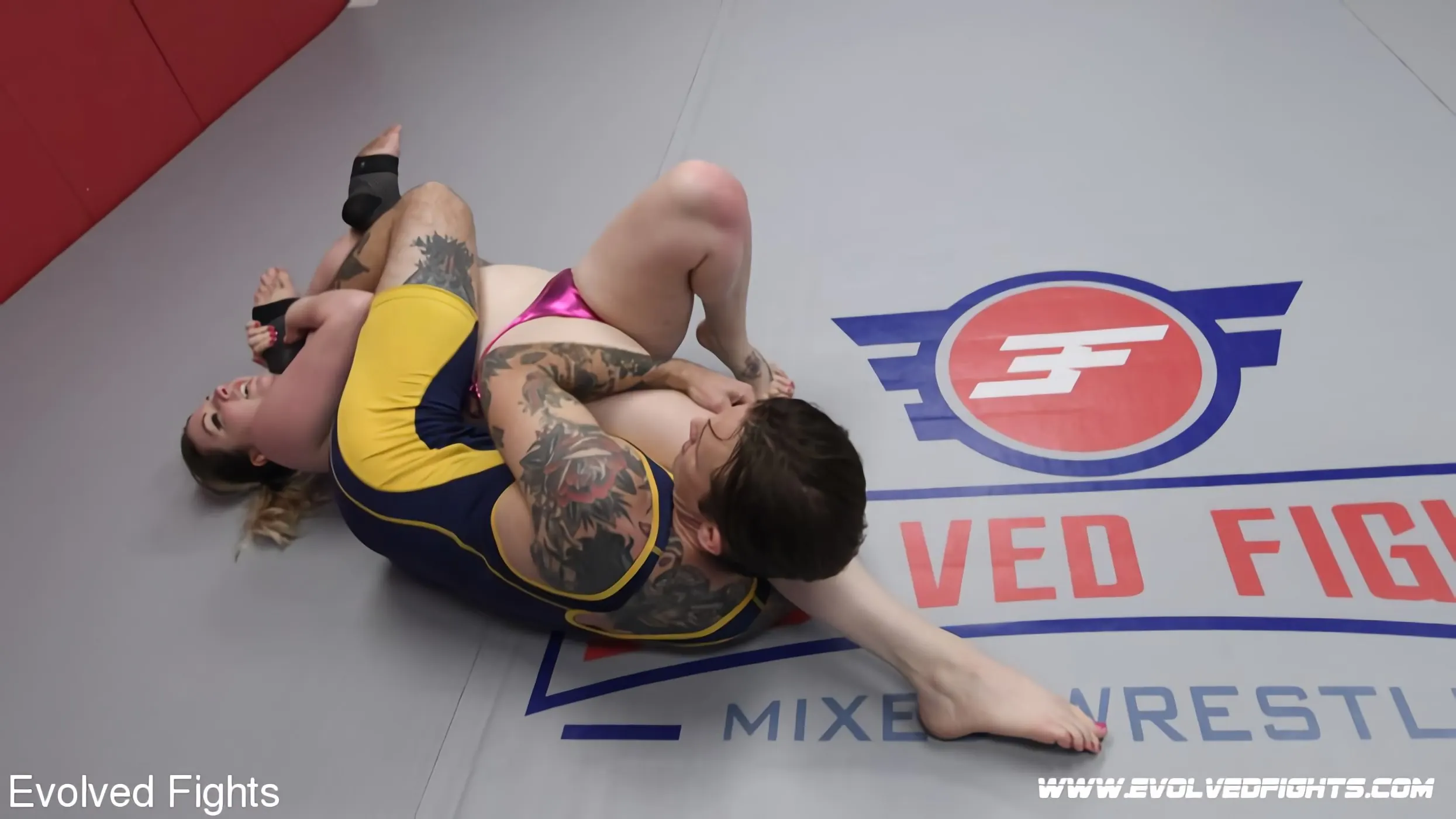 Kink Partners '隣の女の子対大混乱、ライリーダニエルズ' 主演 Riley Daniels (写真 12)