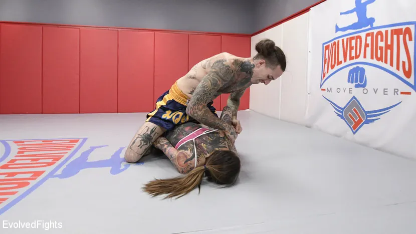 Kink Partners '美しい6'1スーパーモデルは男性レスラーによって破壊される' 主演 Rocky Emerson (写真 2)