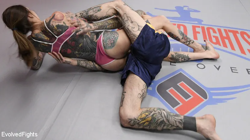 Kink Partners '美しい6'1スーパーモデルは男性レスラーによって破壊される' 主演 Rocky Emerson (写真 4)