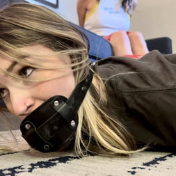 Rosie Satin en 'Kink Partners' Ba bondage anónimo (Miniatura 3)