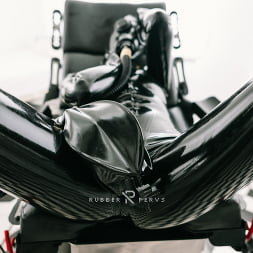 Rubber in Solo Gasmask Games in the Rubber Clinic Part One (Photo 2) Rubber in 'Kink Partners' Solo Gasmask Games in the Rubber Clinic Part One (Thumbnail 2)