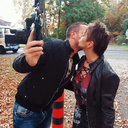 Rubina en 'Kink Partners' La MILF alemana vieja y necesitada Rubina es follada en público (Miniatura 3)