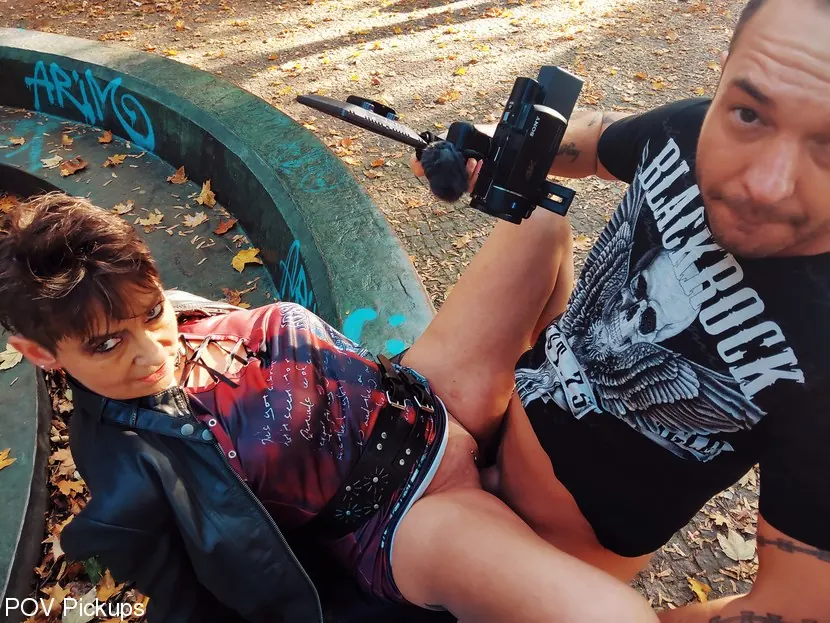 Rubina en 'La MILF alemana vieja y necesitada Rubina es follada en público' from 'Kink Partners' (foto 6) Kink Partners 'La MILF alemana vieja y necesitada Rubina es follada en público' protagonizando Rubina (foto 6)