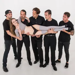 Samantha Hayes en Con solo dos manos y una boca (foto 5) Samantha Hayes en 'Kink Partners' Con solo dos manos y una boca (Miniatura 5)