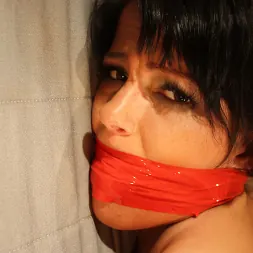 Samantha Joons en Samantha queda atada en el sótano (foto 9) Samantha Joons en 'Kink Partners' Samantha queda atada en el sótano (Miniatura 9)