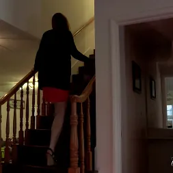 Samantha Ryan に Punishes Cheating Husband (写真 2) Samantha Ryan に 'Kink Partners' Punishes Cheating Husband (サムネイル 2)