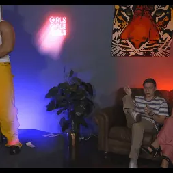 Sarah DiAvola に ストリップクラブ寝取られ1 (写真 1) Sarah DiAvola に 'Kink Partners' ストリップクラブ寝取られ1 (サムネイル 1)