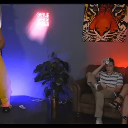 Sarah DiAvola に ストリップクラブ寝取られ1 (写真 2) Sarah DiAvola に 'Kink Partners' ストリップクラブ寝取られ1 (サムネイル 2)