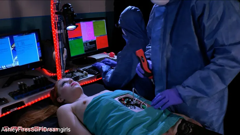 Kink Partners 'Ashley lanza la película de ciencia ficción Dreamgirls: Little Red Rosiebot' protagonizando Sarah Strawberries (foto 2)