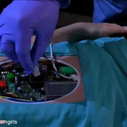 Sarah Strawberries に 'Kink Partners' アシュリーはSFiドリームガールズを発射:小さな赤いロージーボット (サムネイル 24)