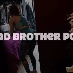 Savana Styles en 'Kink Partners' La pelirroja con curvas Savanna Styles descubre a su hermanastro espiándola (Miniatura 1)