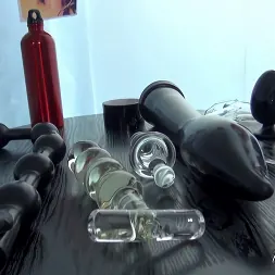 Sheena Shaw に 'Kink Partners' Takes Massive Dildo Up Her Ass (サムネイル 9)