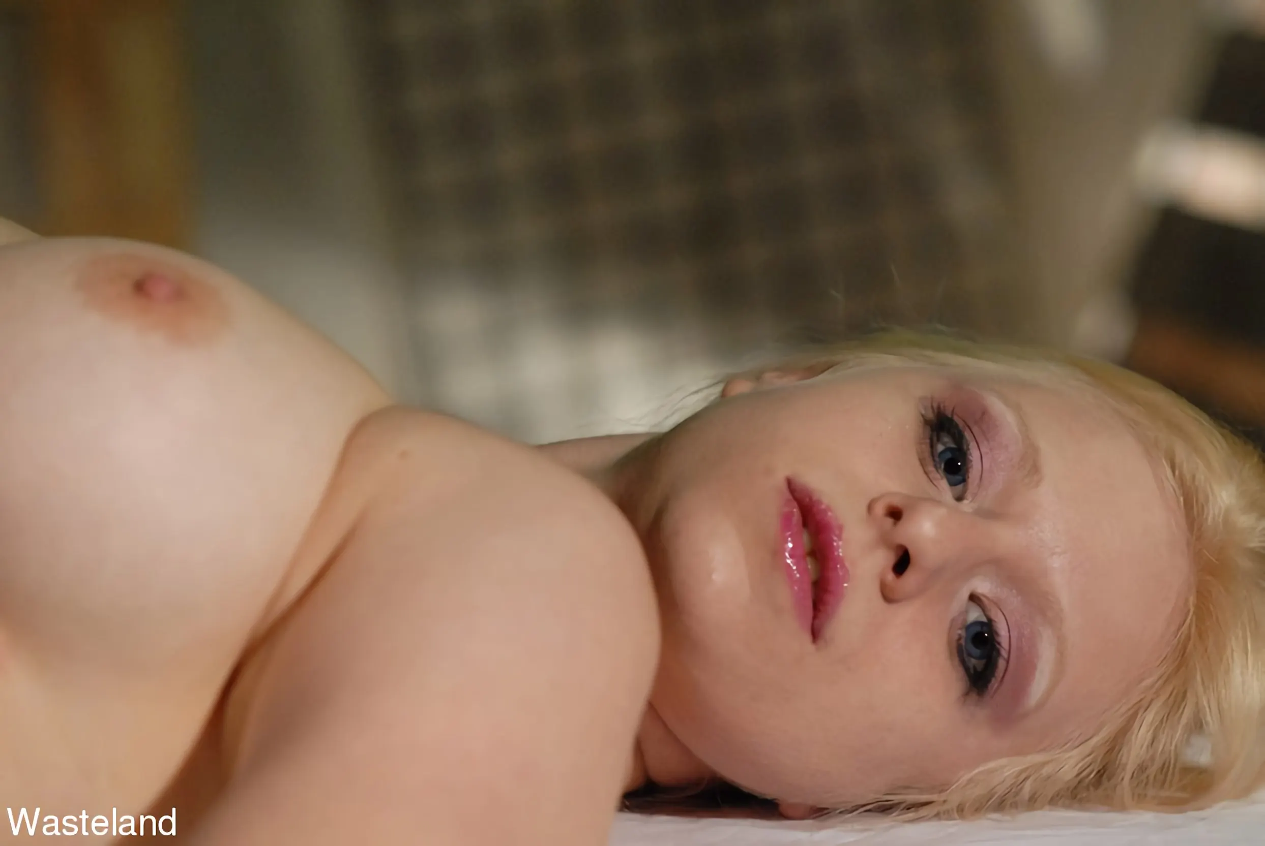 Sicilia Ricci に 'ツバメ博士の居住地' from 'Kink Partners' (写真 3) Kink Partners 'ツバメ博士の居住地' 主演 Sicilia Ricci (写真 3)