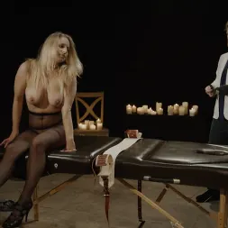 Sicilia Ricci en El examen (foto 1) Sicilia Ricci en 'Kink Partners' El examen (Miniatura 1)