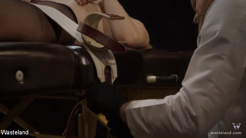 Kink Partners 'El examen' protagonizando Sicilia Ricci (foto 3)