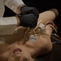 Sicilia Ricci en El examen (foto 8) Sicilia Ricci en 'Kink Partners' El examen (Miniatura 8)