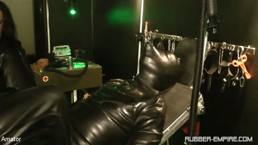 Kink Partners 'ダス・グミ・ベヌツングス・グレクト:第1章' 主演 Sklave (写真 3)