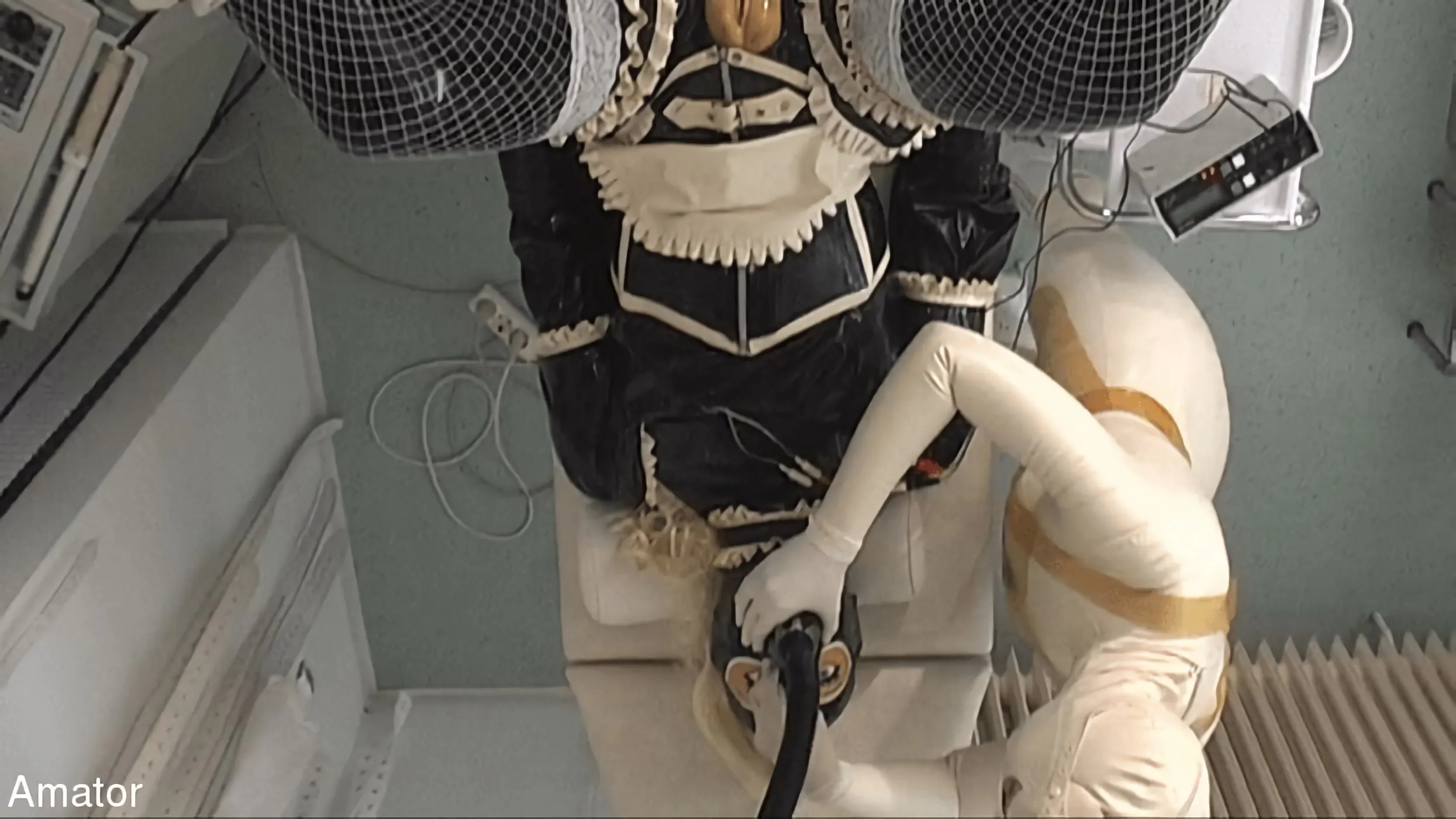 Kink Partners 'クリニックのゴムメイドパート1' 主演 Sklave (写真 5)