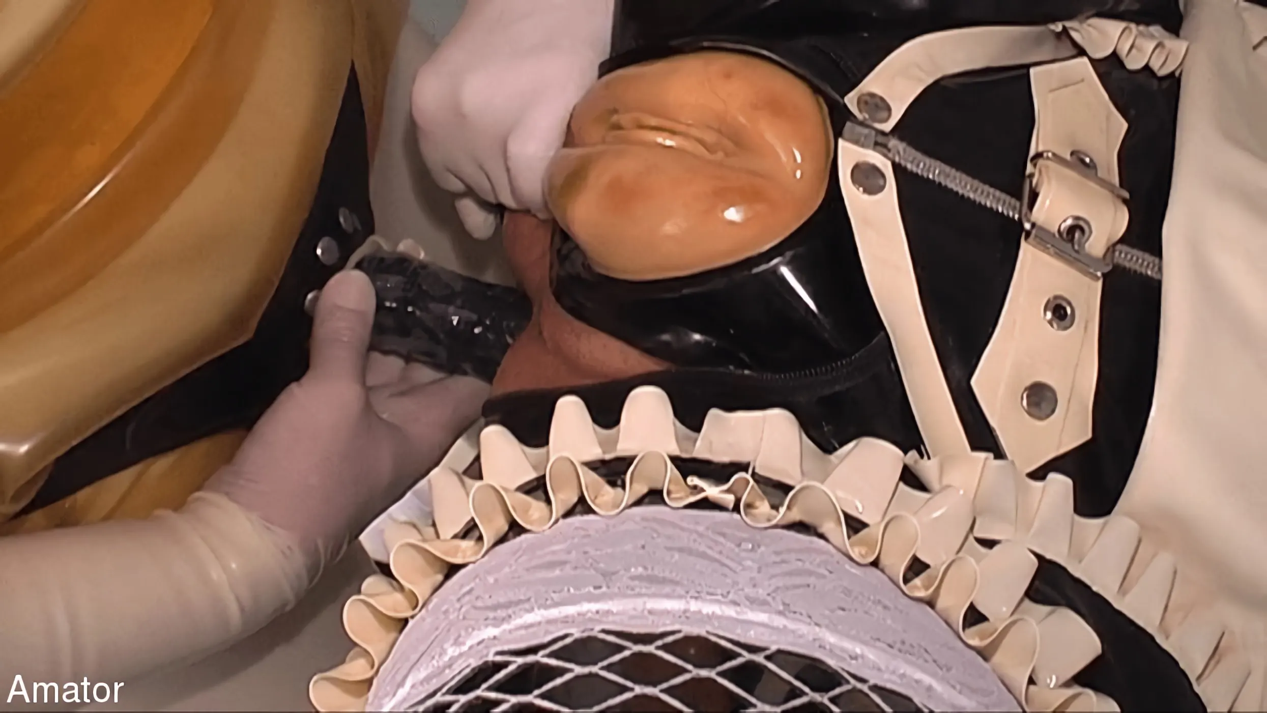 Kink Partners 'クリニックのゴムメイドパート1' 主演 Sklave (写真 12)