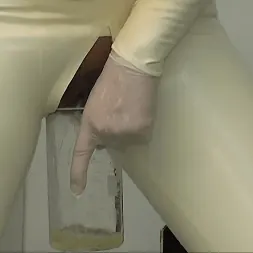 Sklave に 'Kink Partners' クリニックのゴムメイドパート1 (サムネイル 18)