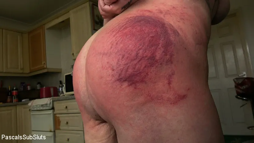 Skylar Squirt en 'Skylar Squirt: El nacimiento de una zorra azotadora' from 'Kink Partners' (foto 13) Kink Partners 'Skylar Squirt: El nacimiento de una zorra azotadora' protagonizando Skylar Squirt (foto 13)