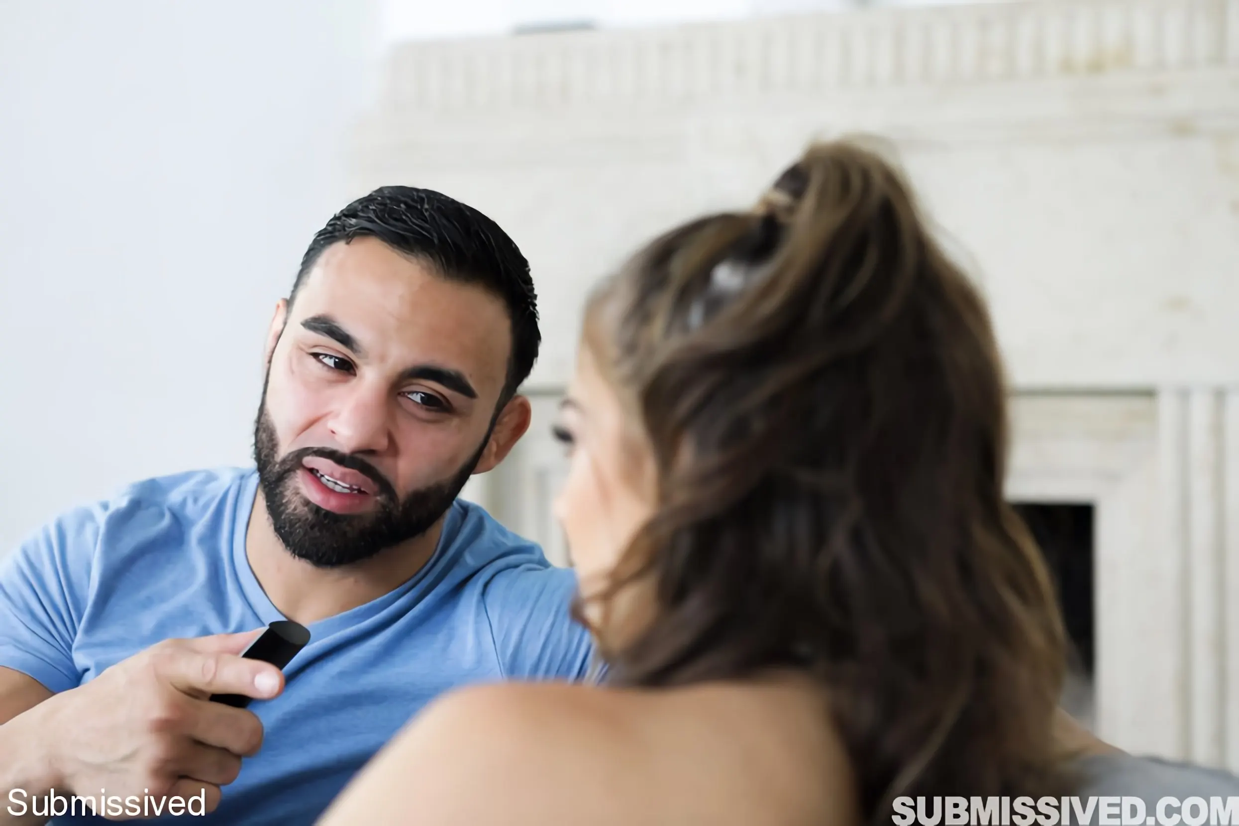 Sofie Reyez en 'Planes de cena dominantes' from 'Kink Partners' (foto 3) Kink Partners 'Planes de cena dominantes' protagonizando Sofie Reyez (foto 3)