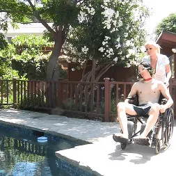 Sophie Dee に ステップママスリトル兼クリーナー (写真 1) Sophie Dee に 'Kink Partners' ステップママスリトル兼クリーナー (サムネイル 1)