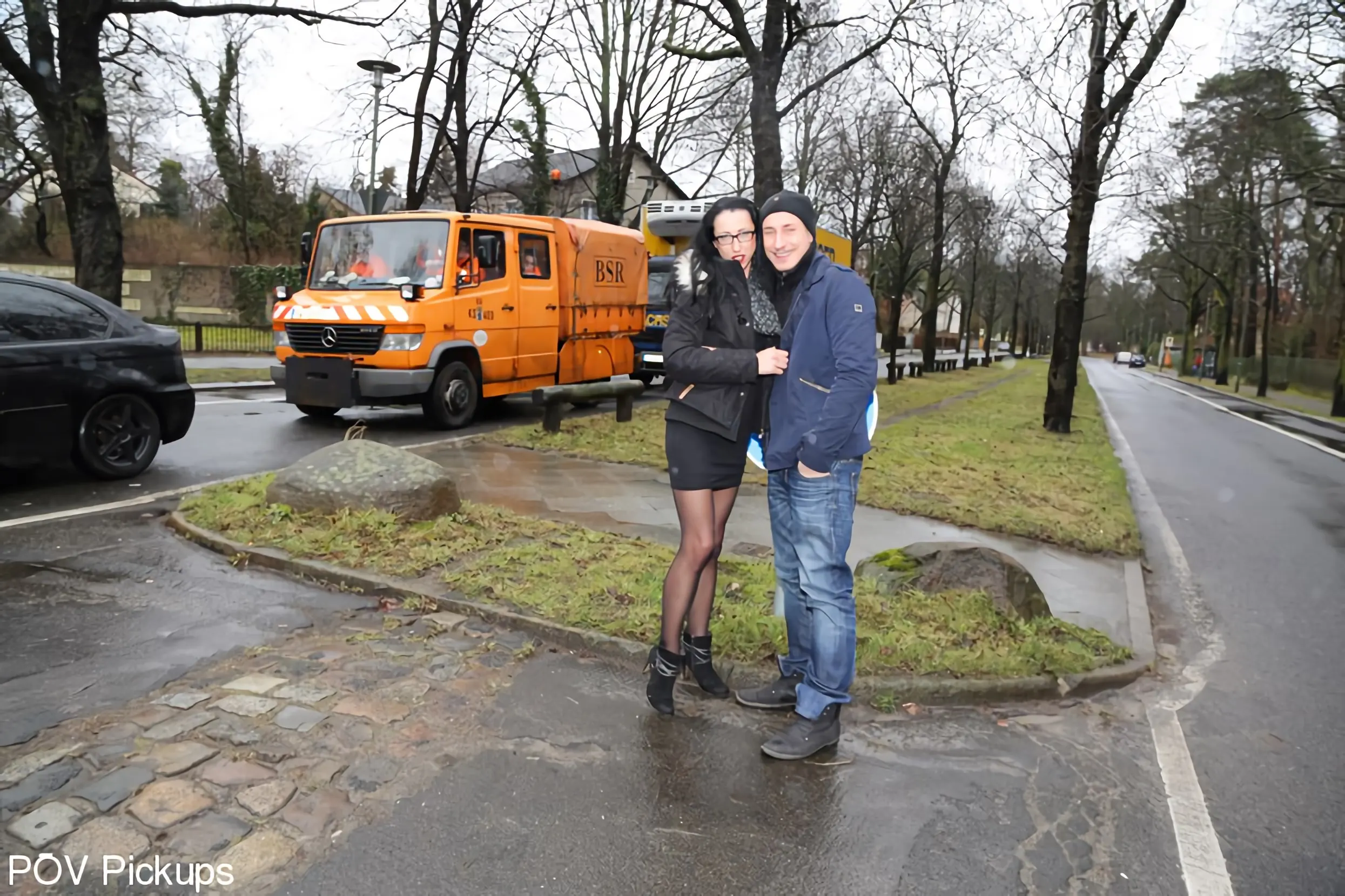 Kink Partners 'ステラは公園で犬のスタイルを犯され、熱い精液を飲み込む!' 主演 Stella Star (写真 1)