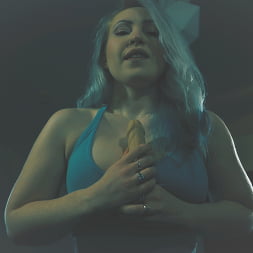 Tina Lee Comet に 'Kink Partners' 逸脱したほのめかし (サムネイル 1)