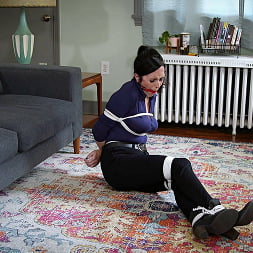 Tina Lee Comet en 'Kink Partners' Cumplir con su obligación (Miniatura 3)