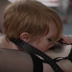 Tina Lee Comet en 'Kink Partners' El error de Izzie en los extras (Miniatura 9)